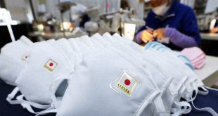 Không tăng giá, không găm hàng, Chủ tịch một hãng sản xuất khẩu trang Nhật Bản còn cúi đầu xin lỗi vì không sản xuất đủ đáp ứng nhu cầu người dân